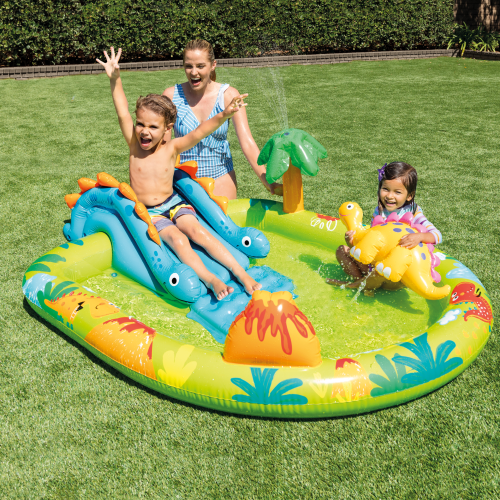 v1032 ixjungle 57166 202508201045 00.png Kids playing in inflatable backyard pool