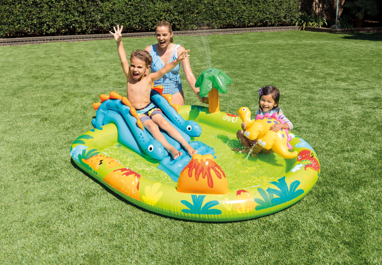 v1032 ixjungle 57166 202508201045 00.png Kids playing in inflatable backyard pool
