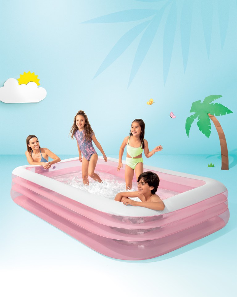 v1032 ixswimcentre 58487 p 202508201021 00.jpg Kids playing in inflatable pink swimming pool.