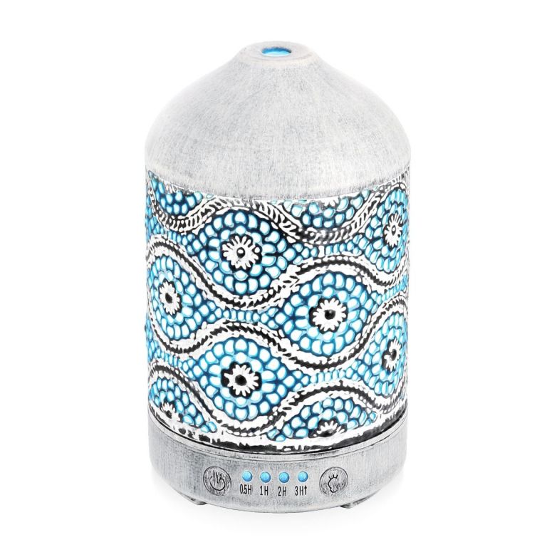 Decorative oil diffuser with intricate blue pattern.