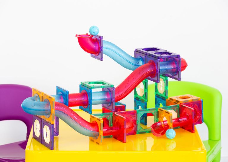 118 pcs non toxic stem educational, durable magnetic tiles/puzzle with storage bag Colourful magnetic ball run for kids