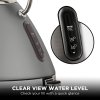 Kettle with easy-to-read water level indicator.