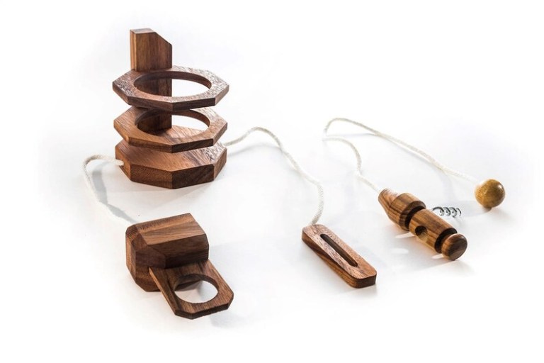 wine stopper lock puzzle party puzzle cant drink it until you crack the lock party fun Wooden brain teaser puzzles with strings