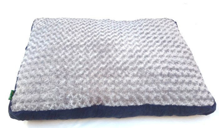 yes4pets medium dog puppy pad bed kennel mat cushion bed 85 x 60 cm blue / grey yes4pets medium dog puppy pad bed kennel mat cushion bed 85 x 60 cm blue / grey