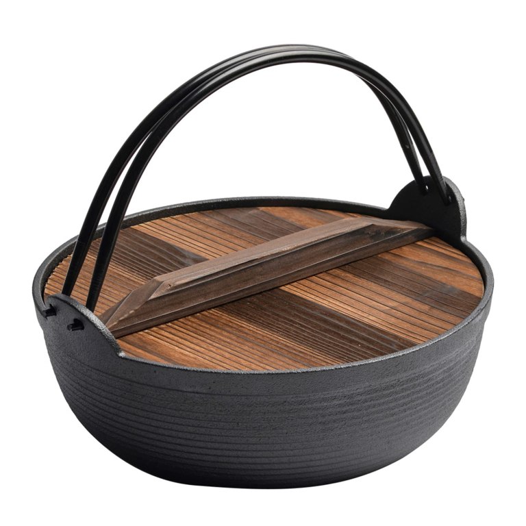 version 1.0.0 Rustic cast iron pot with wooden lid