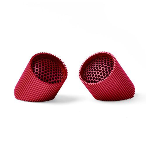 v398 ld la132sr3 202502281141 00.jpg Two red modern mesh plant pots on display