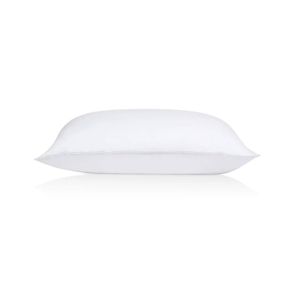 mediflow travel size waterbase fibre pillow 33 x 53 cm White pillow side view on white background.