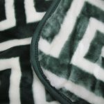 bloomington 800gsm greek key green winter premium quality 1 ply mink blanket double Soft geometric patterned fleece blanket close-up