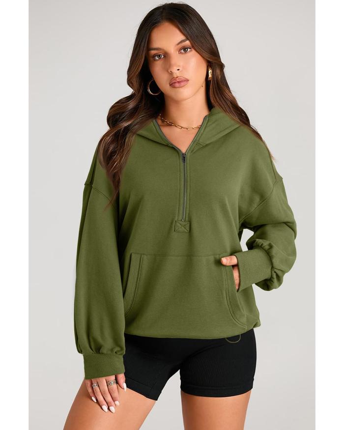 v539 azexdc25317593 p1609 2xl 202508270525 00.jpg Woman in green hoodie and black shorts