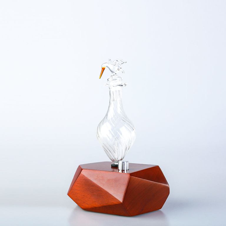 diamond bird nebuliser waterless diffuser | essential oil burner | aromatherapy| home fragrance Elegant glass decanter with wooden base.