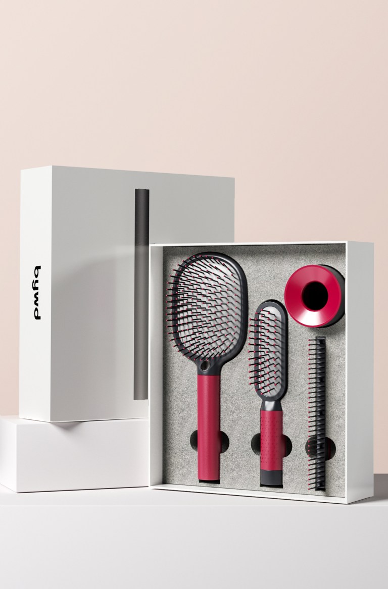 v888 elosung24125 202503251830 00.jpg Stylish hairbrush set in elegant packaging.