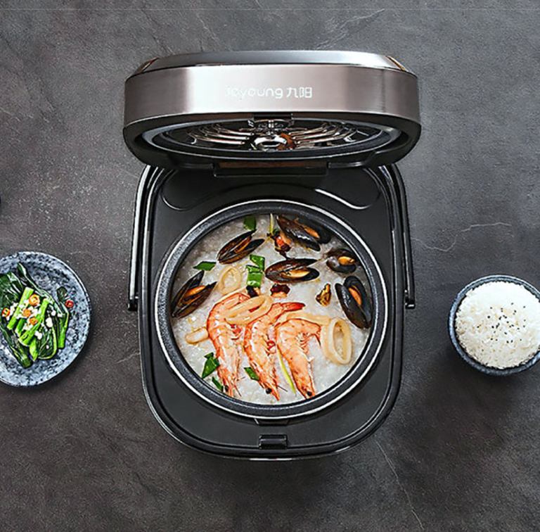 joyoung mini rice cooker 2l for 1 3 people led touch panel fa f20 au model Rice cooker with seafood porridge and side dishes.