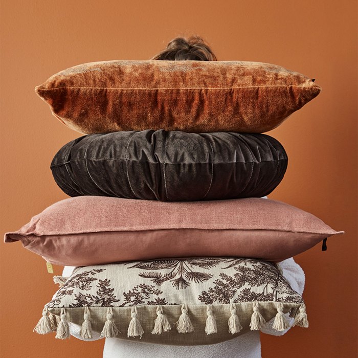 kaat amsterdam mandarin brown round filled cushion 40cm diameter kaat amsterdam mandarin brown round filled cushion 40cm diameter