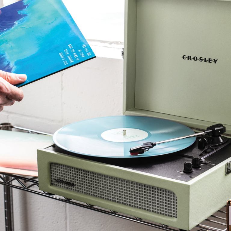 crosley voyager bluetooth portable turntable sage + gadhouse vinyl rack bundle black