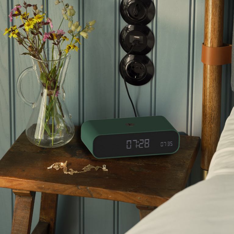 kreafunk wakie alarm clock qi charger + bluetooth nordic green kreafunk wakie alarm clock qi charger + bluetooth nordic green