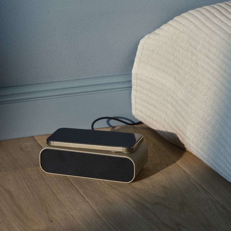 kreafunk wakie alarm clock qi charger + bluetooth ivory sand