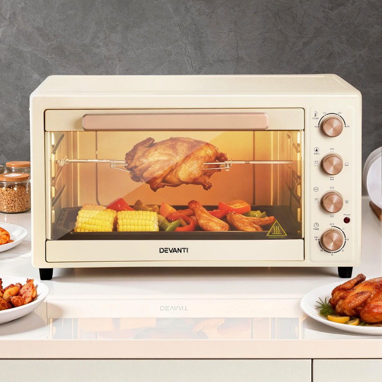 eco b nhp 60l cr 202602021916 00.jpg Oven roasting chicken with vegetables and corn.