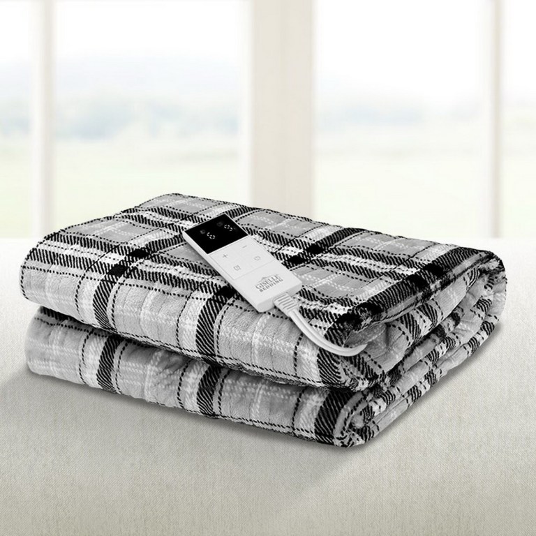 eb throw rug fln 202601071802 00.jpg