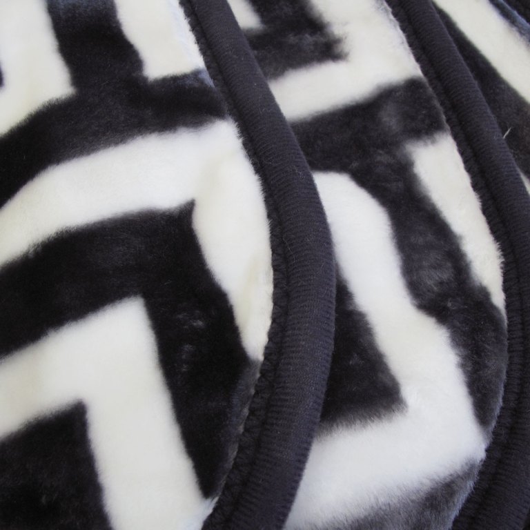 bloomington 800gsm greek key charcoal winter premium quality 1 ply mink blanket double