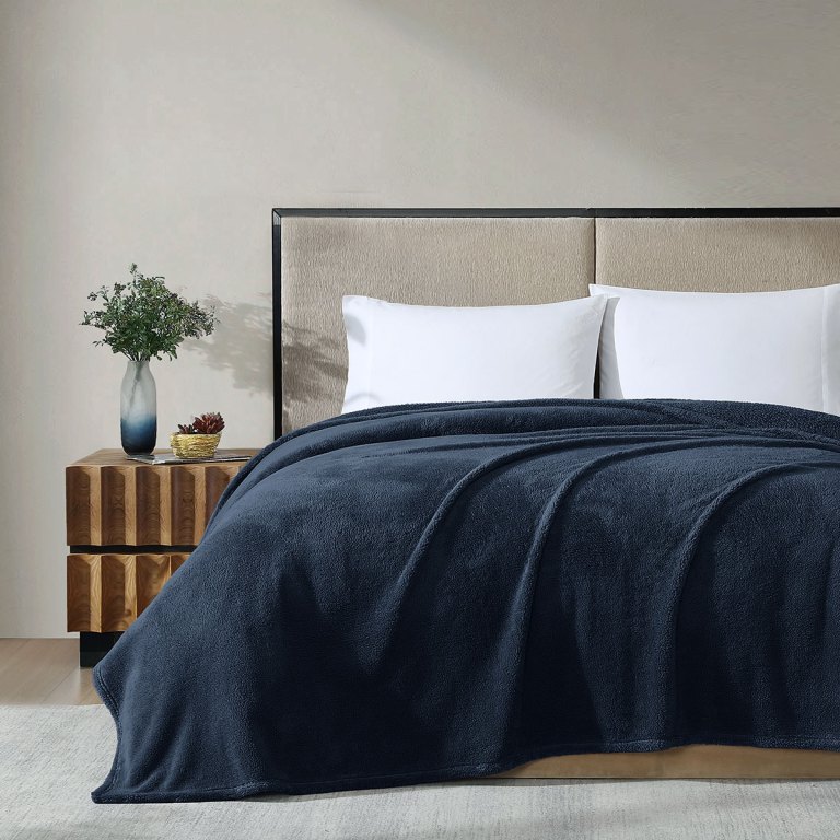 v442 int blanket teddy navy qs 202507031604 00.jpg v442 int blanket teddy navy qs 202507031604 00.jpg