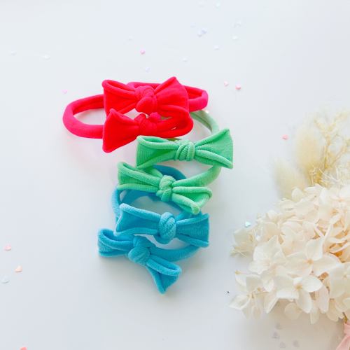 v659 ht metalfree bow 1p brightpink 202511101830 00.jpg Colourful bow headbands on light background