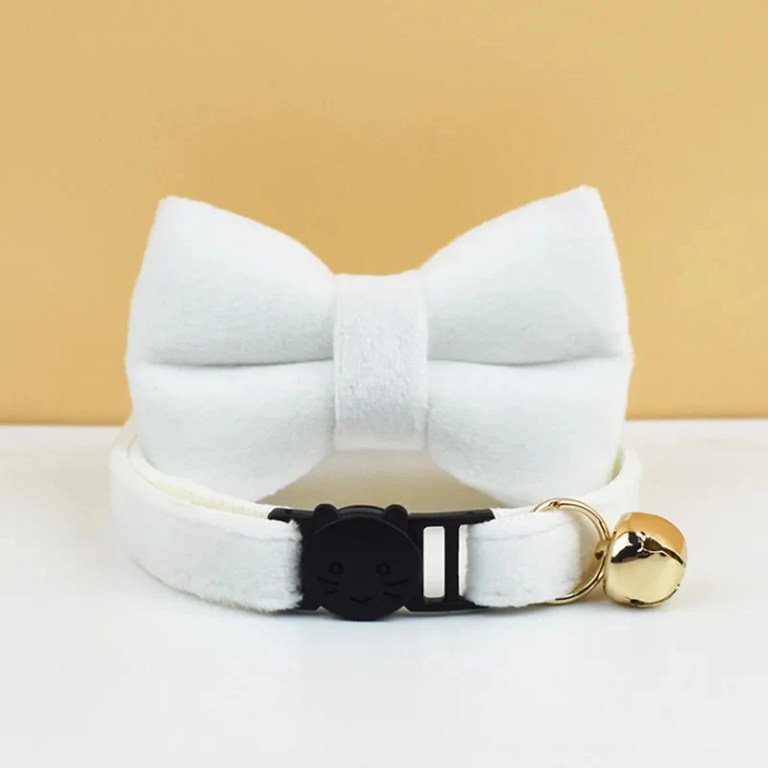 White cat collar with bow and bell