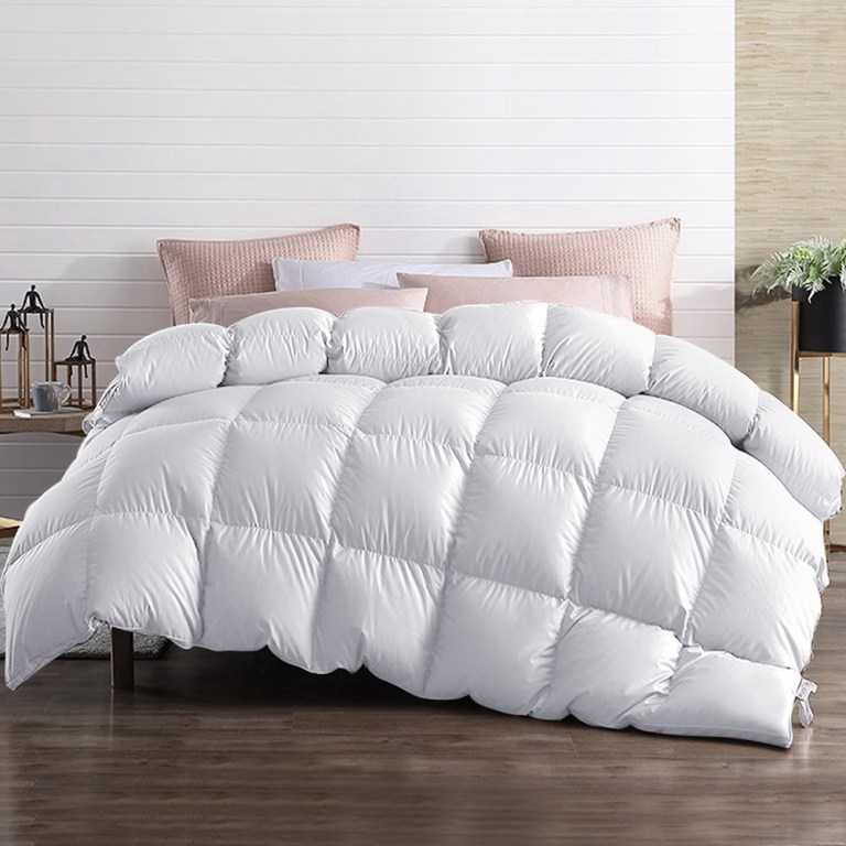quilt goose 700 k 202502281412 00.jpg Fluffy white doona on modern bedroom bed