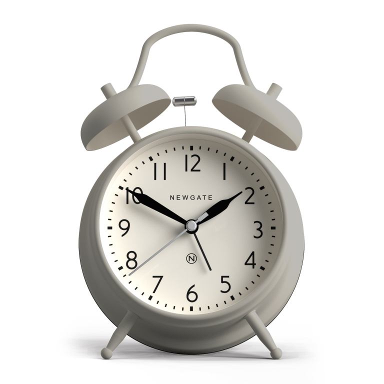 v398 ngcgam587ogy 202504091851 00.jpg Beige twin-bell alarm clock on white background