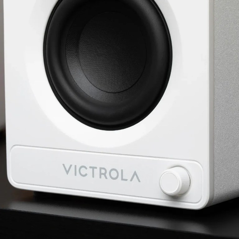 White Victrola speaker with black woofer and knob