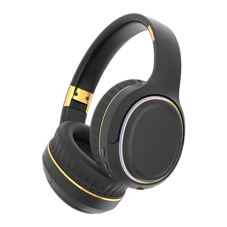 v462 md 178 01 202510300926 00.jpg Black over-ear headphones with gold accents