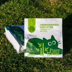 purrhaven bamboo clumping cat & kitty litter, 7.5kg (3 pack),dust free,natural flusable,easy to clean,odour neutraliser,rapid liquid absorption,non toxic formula Green bamboo cat litter bags on grass