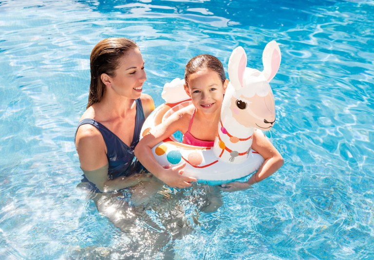 intex big animal rings 58221 Mother and daughter with llama float in pool
