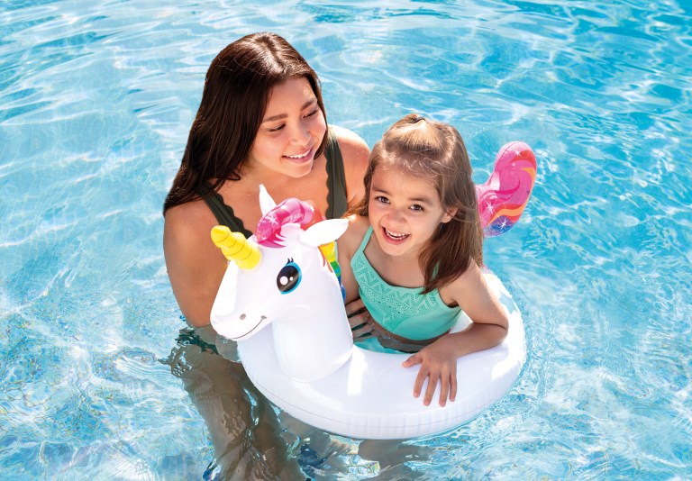 intex big animal rings 58221 Mother and daughter with unicorn float in pool
