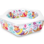 Inflatable kids pool with cartoon sea animals