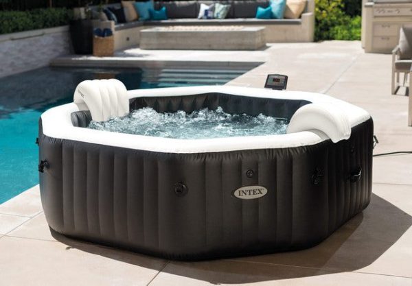 v1032 ixjbdeluxespa6 28462 202509090911 00.jpg Inflatable outdoor spa beside swimming pool