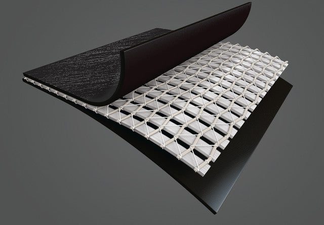 Layered composite mat with lattice core structure