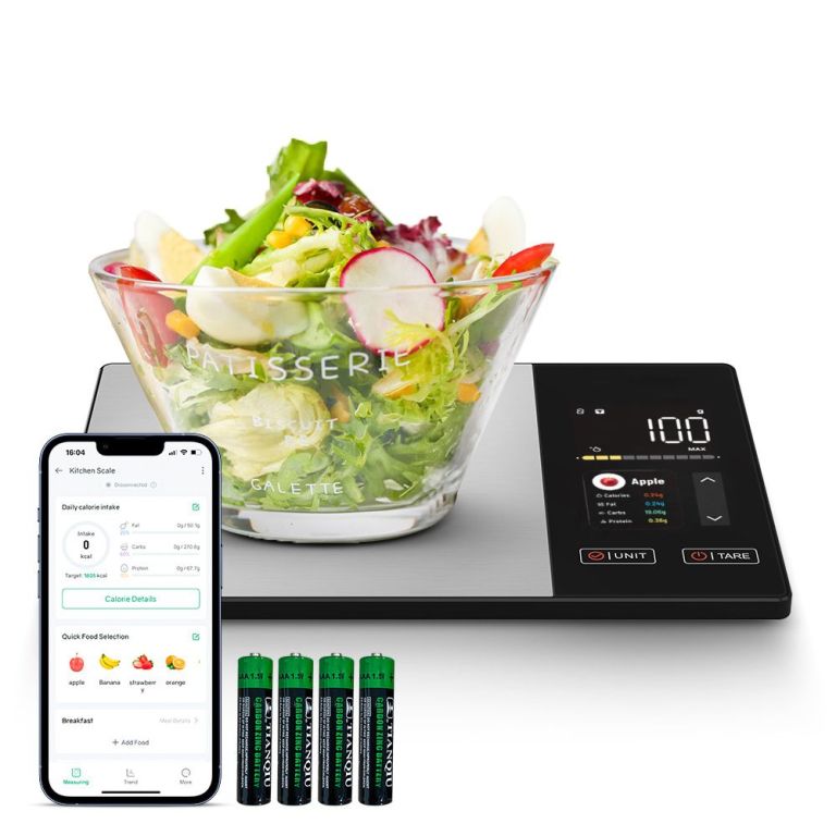v1181 ehn0217 00.jpg Salad bowl on digital kitchen scale with app