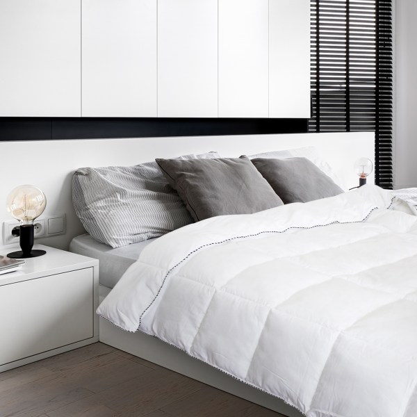 royal comfort bamboo blend quilt 250gsm luxury duvet 100% cotton cover double white Modern minimalist bedroom with white bedding and lamps