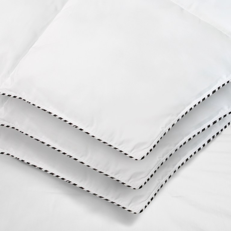 royal comfort bamboo blend quilt 250gsm luxury duvet 100% cotton cover double white Stack of white pillows with black piping