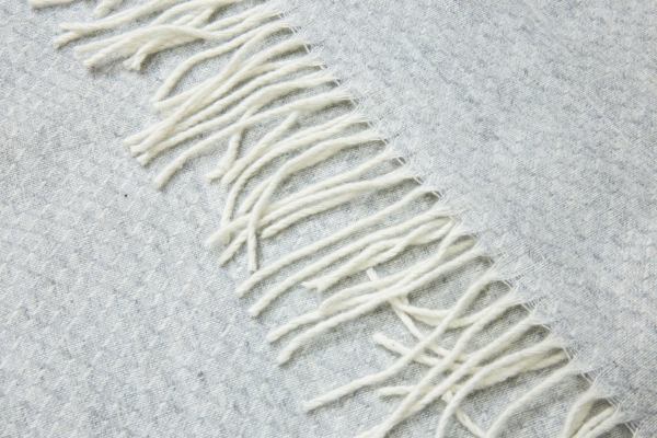 chiswick throw merino wool/cashmere light grey Close-up of fringed wool throw blanket