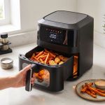 1400w 5l non stick digital air fryer with clear viewing window Modern air fryer cooking sweet potato chips