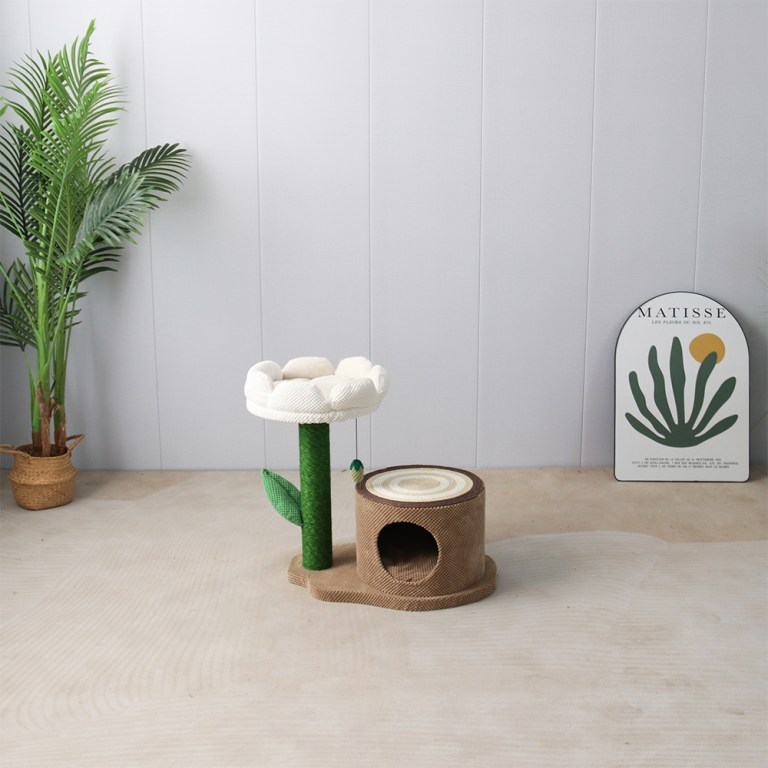 Flower-shaped cat scratching post with hideaway cubby