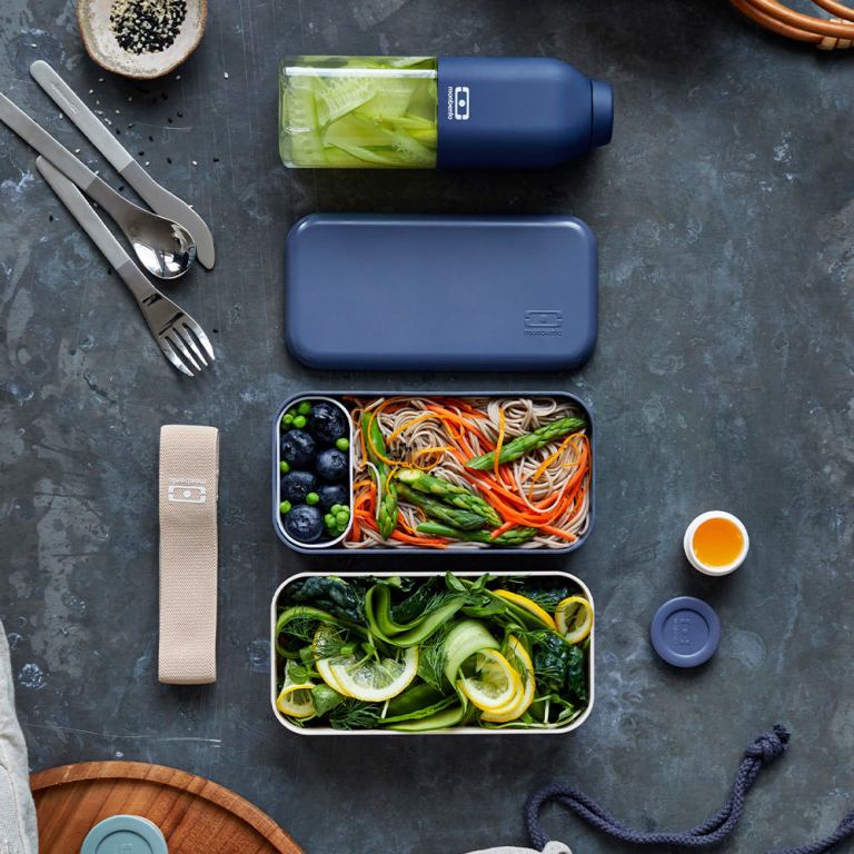 monbento mb original bento box blue natural Healthy lunchbox with noodles, greens and reusable bottle