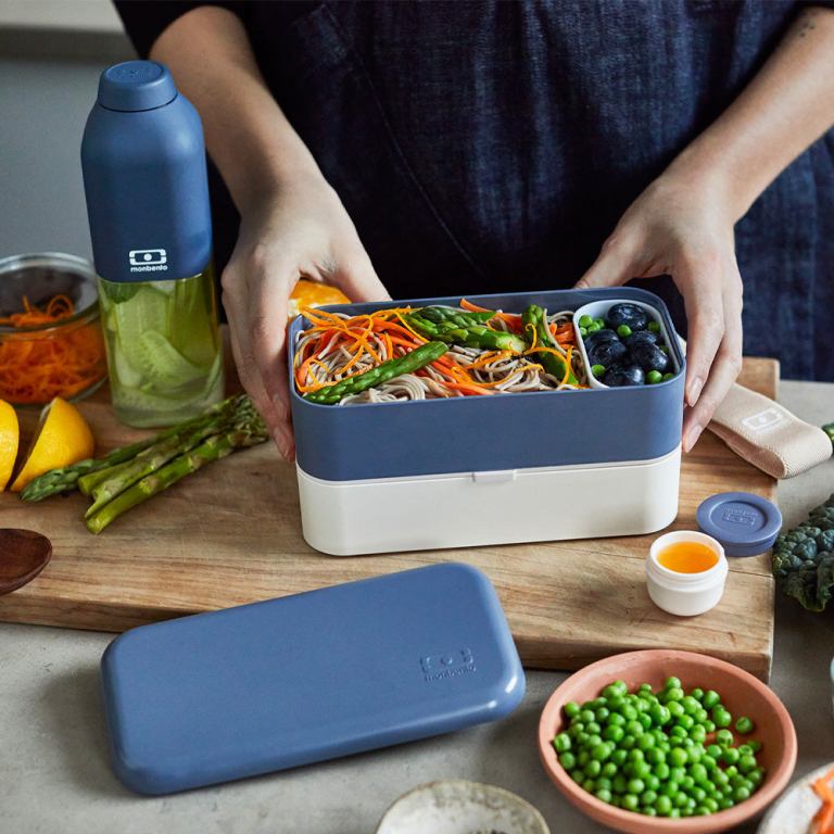 monbento mb original bento box blue natural Healthy bento lunchbox with noodles and vegetables