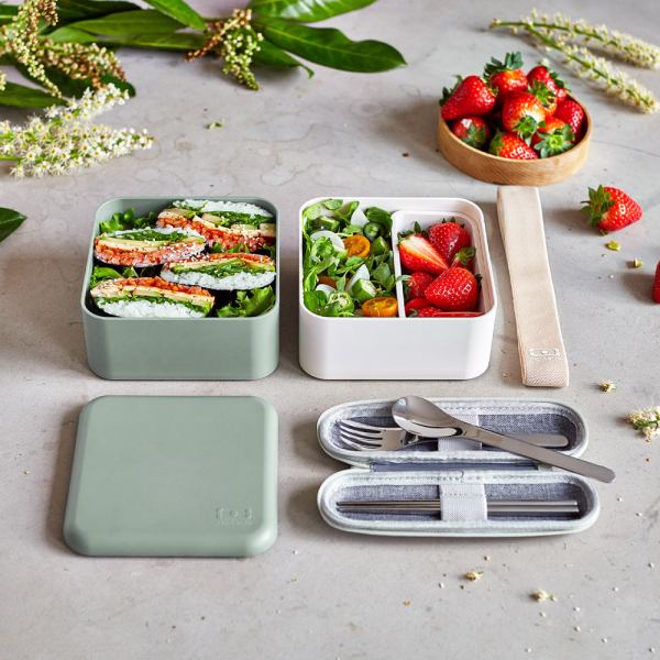 monbento mb square bento box bi colour green Healthy lunchboxes with sushi, salad and strawberries