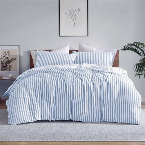 v442 int quiltcs frankiestripe blue qs 202510031445 00.jpg Blue and white striped bedding on modern bed