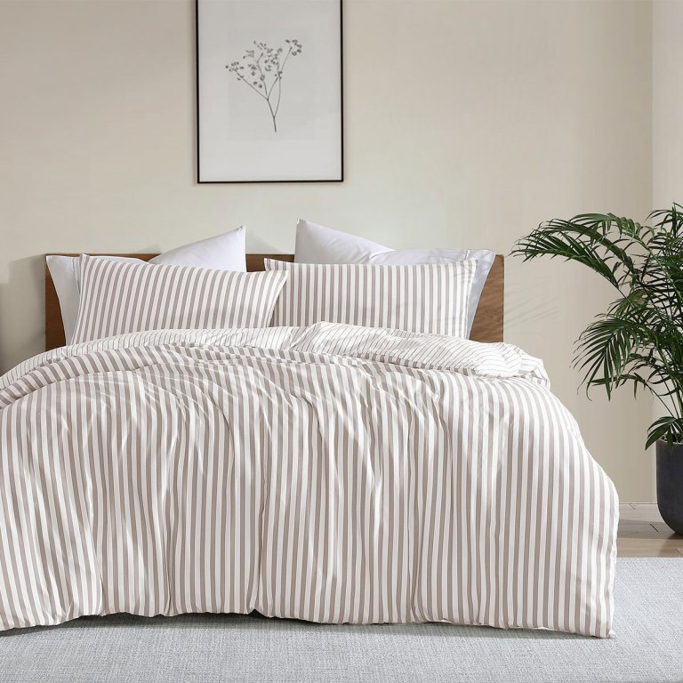 v442 int quiltcs frankiestripe natural qs 202510031445 00.jpg Beige and white striped bedding on wooden bed