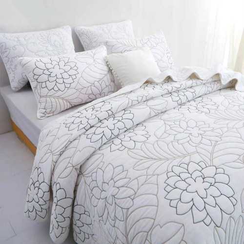 v442 stt coverlet eliana white qs 202601141150 00.jpg White floral quilt cover set on bed