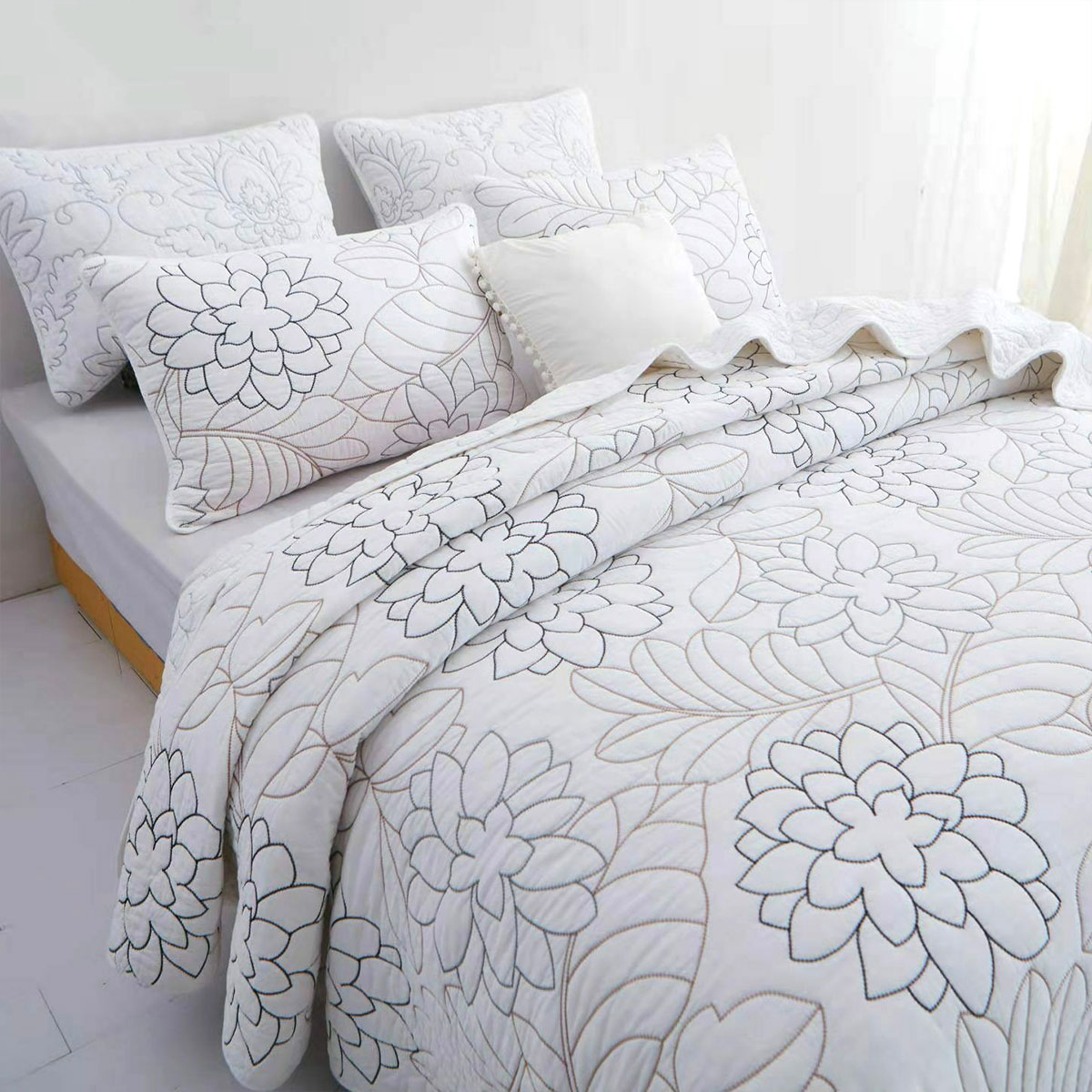 v442 stt coverlet eliana white qs 202601141150 00.jpg White floral quilt cover set on bed