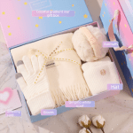 Pastel gift box with winter accessories set